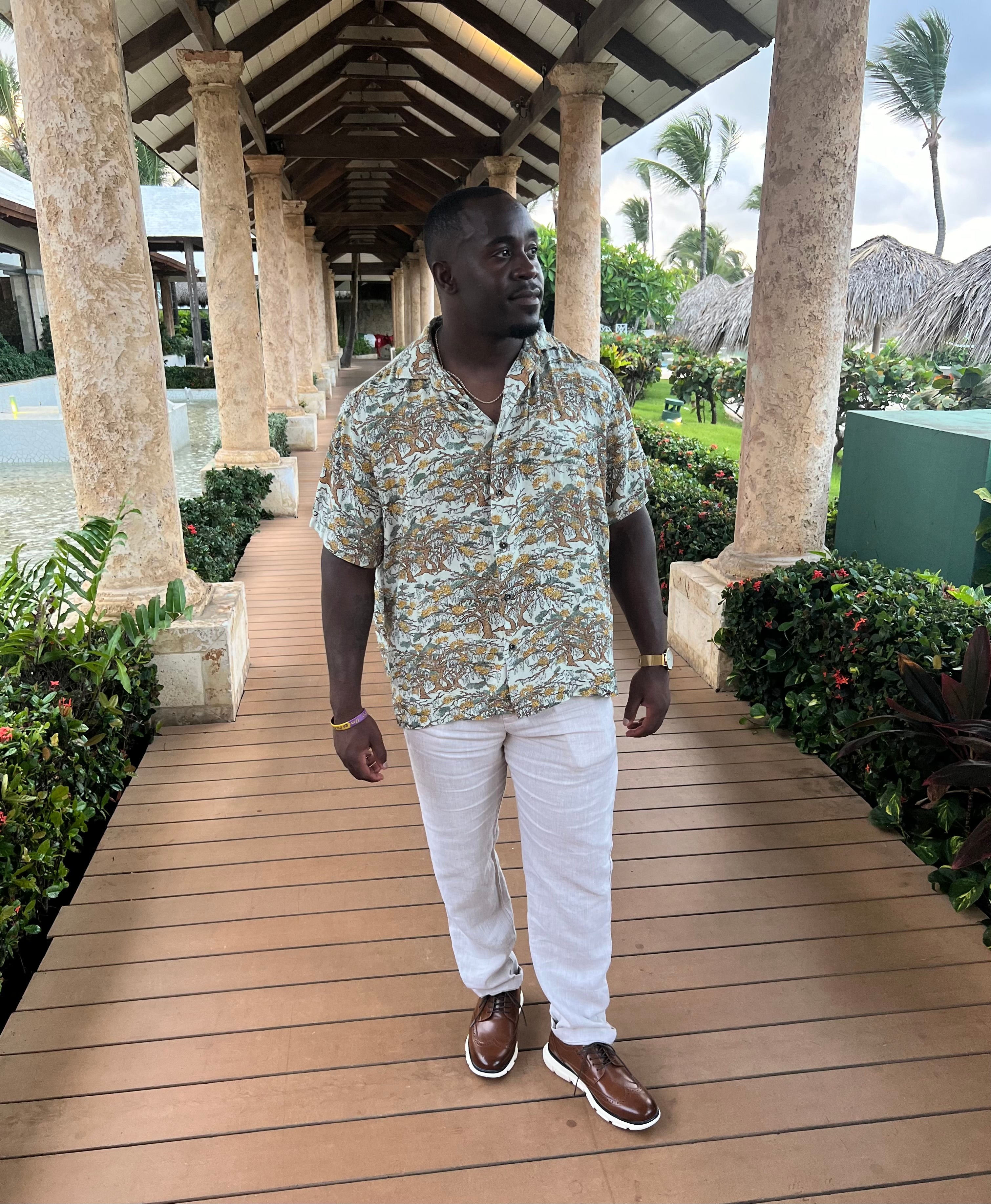 A man wearing the Southern Live Oak Floridian Shirt by Okihasi.